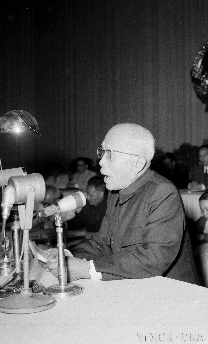 Đồng chí Tôn Đức Thắng đọc diễn văn khai mạc kỳ họp thứ chín, Quốc hội khóa I nước Việt Nam Dân chủ Cộng hòa, ngày 9/12/1958, tại Hà Nội. (Ảnh: Đinh Thúy/ TTXVN)