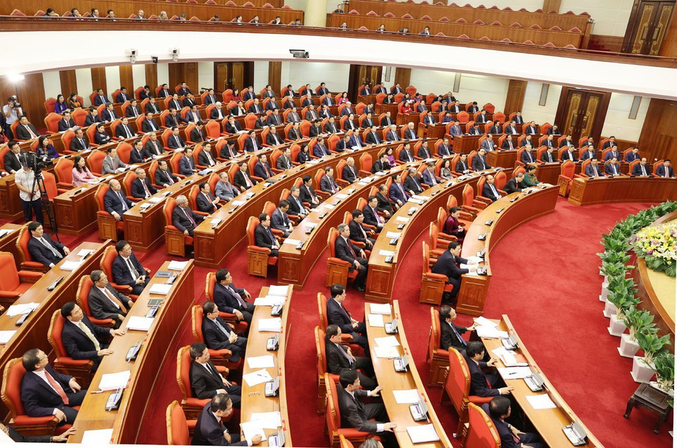 Các đồng chí lãnh đạo Đảng, Nhà nước và các đại biểu dự bế mạc Hội nghị Trung ương lần thứ 13. (Ảnh: Trí Dũng/TTXVN)