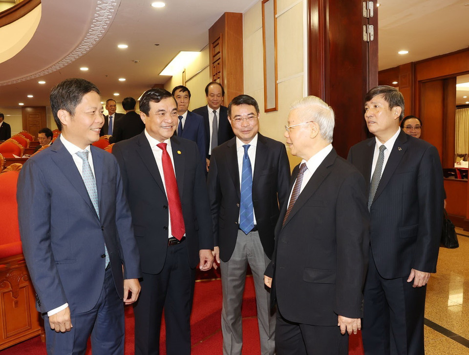 Tổng Bí thư, Chủ tịch nước Nguyễn Phú Trọng với các đồng chí lãnh đạo Đảng, Nhà nước và các đại biểu dự bế mạc Hội nghị. (Ảnh: Trí Dũng/TTXVN)