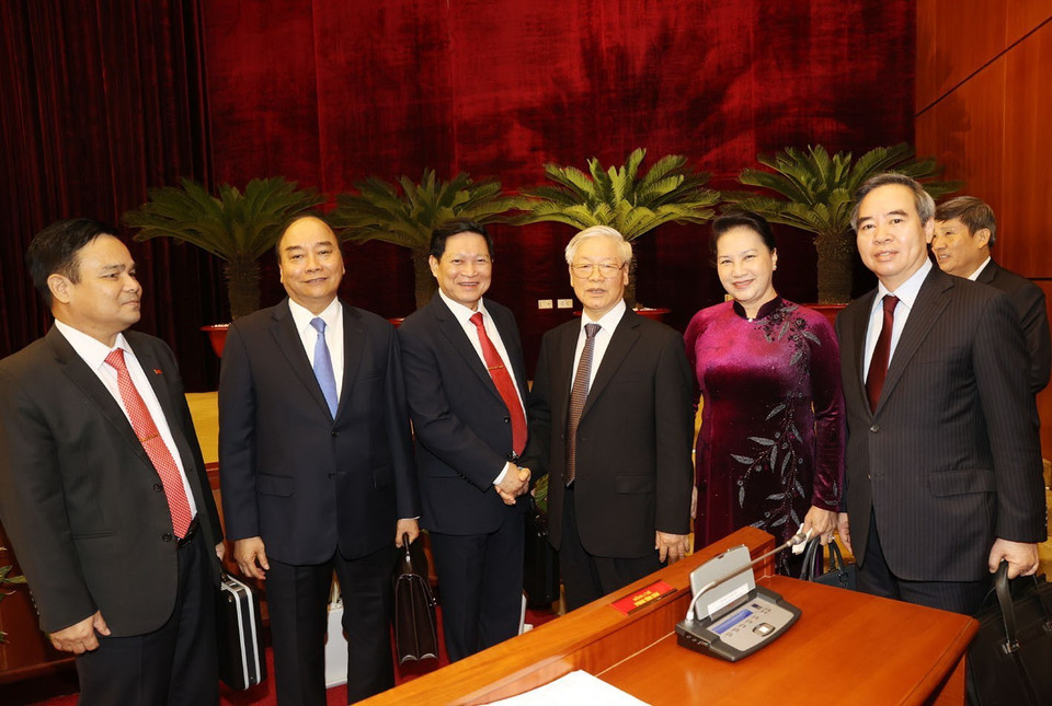 Tổng Bí thư, Chủ tịch nước Nguyễn Phú Trọng, Thủ tướng Chính phủ Nguyễn Xuân Phúc, Chủ tịch Quốc hội Nguyễn Thị Kim Ngân và các đại biểu dự bế mạc Hội nghị. (Ảnh: Trí Dũng/TTXVN)