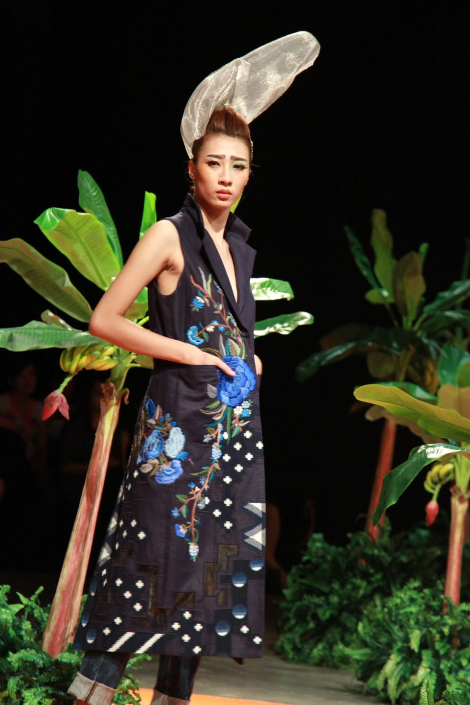 Bản lĩnh ấy cũng góp phần khẳng định cho sự chuyên nghiệp của nhà thiết kế. (Ảnh: Xuân Mai/Vietnam+)