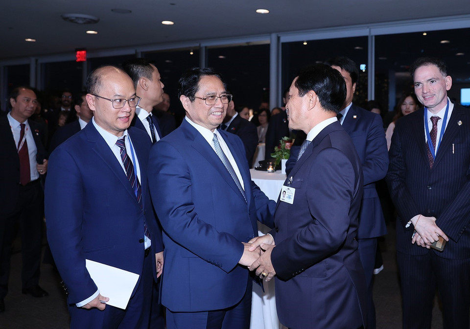 Thủ tướng Phạm Minh Chính với đại diện các phái bộ Liên hợp quốc dự chiêu đãi kỷ niệm 78 năm Quốc khánh và 46 năm Việt Nam gia nhập Liên hợp quốc. (Ảnh: Dương Giang/TTXVN)