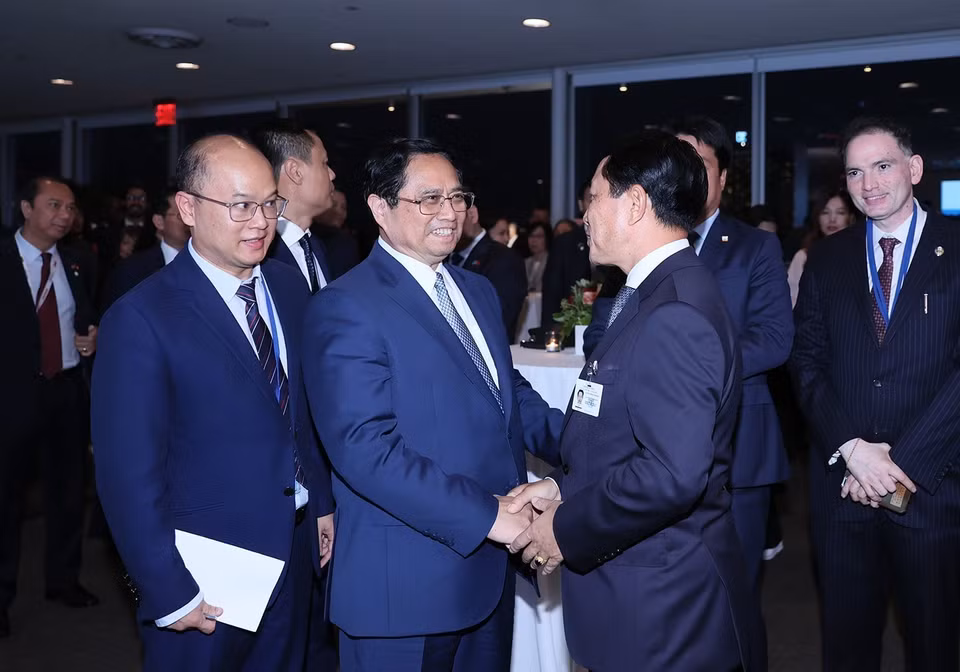 Thủ tướng Phạm Minh Chính với đại diện các phái bộ Liên hợp quốc dự chiêu đãi kỷ niệm 78 năm Quốc khánh và 46 năm Việt Nam gia nhập Liên hợp quốc. (Ảnh: Dương Giang/TTXVN)