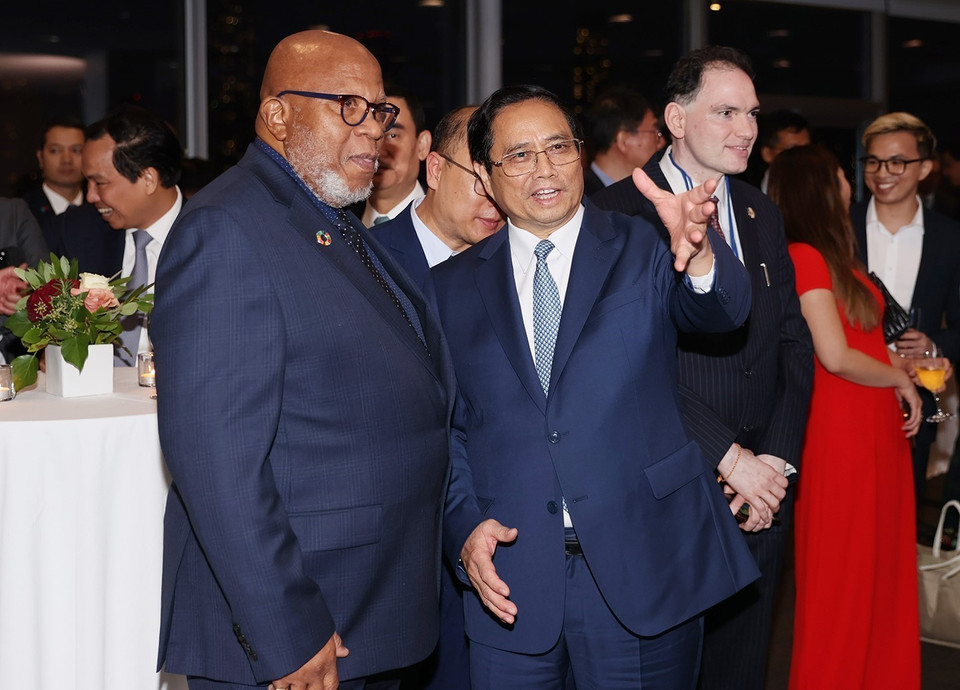 Thủ tướng Phạm Minh Chính với Chủ tịch Đại Hội đồng Liên hợp quốc khóa 78 Dennis Francis dự chiêu đãi kỷ niệm 78 năm Quốc khánh và 46 năm Việt Nam gia nhập Liên hợp quốc. (Ảnh: Dương Giang/TTXVN)