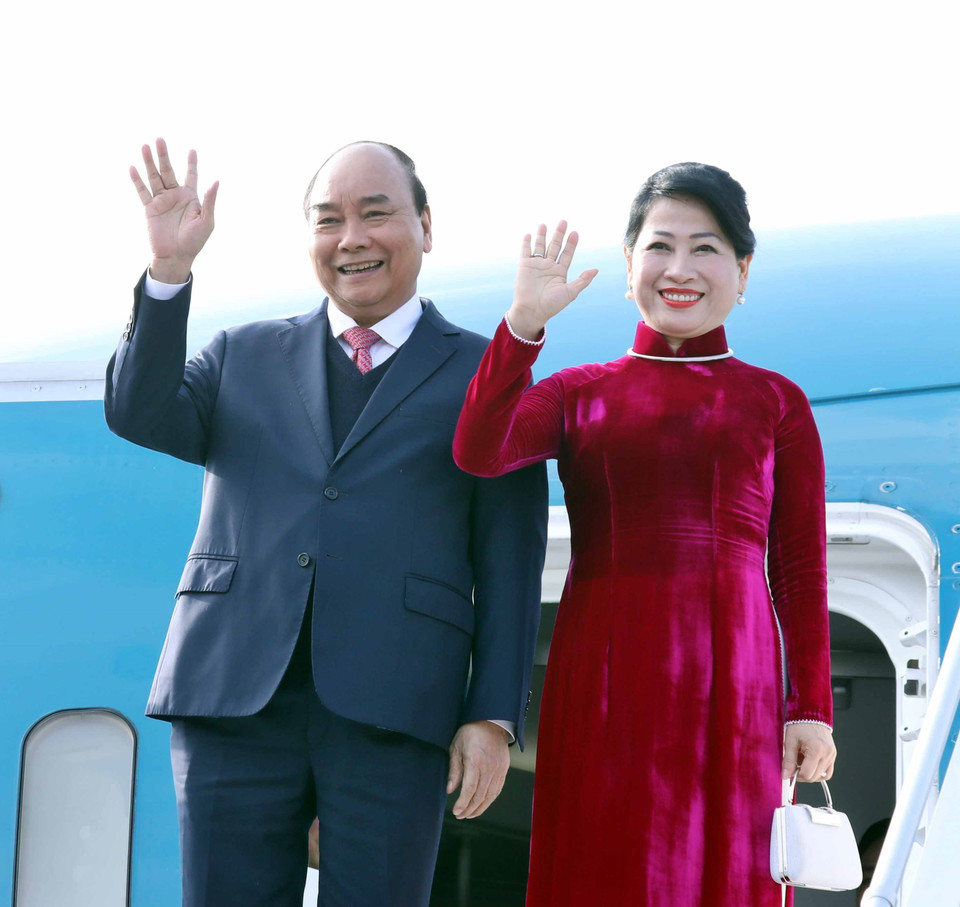Thủ tướng Chính phủ Nguyễn Xuân Phúc và Phu nhân đến Thành phố Busan, Hàn Quốc bắt đầu chuyến tham dự Hội nghị Cấp cao kỷ niệm 30 năm Quan hệ đối thoại ASEAN-Hàn Quốc, Hội nghị Cấp cao Mekong-Hàn Quốc lần thứ nhất và thăm chính thức Hàn Quốc. (Ảnh: Thống Nhất/TTXVN)