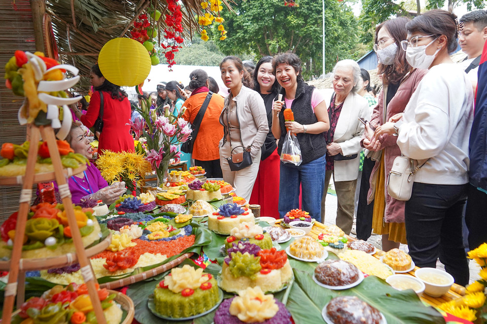 Đã trở thành thông lệ, hằng năm, cứ vào ngày Mùng 8 tháng Giêng Âm lịch là người dân làng Phú Gia (phường Phú Thượng, quận Tây Hồ, Hà Nội) lại tổ chức Lễ hội Xôi tôn vinh nghề truyền thống của làng. (Ảnh: Việt Anh/Vietnam+)