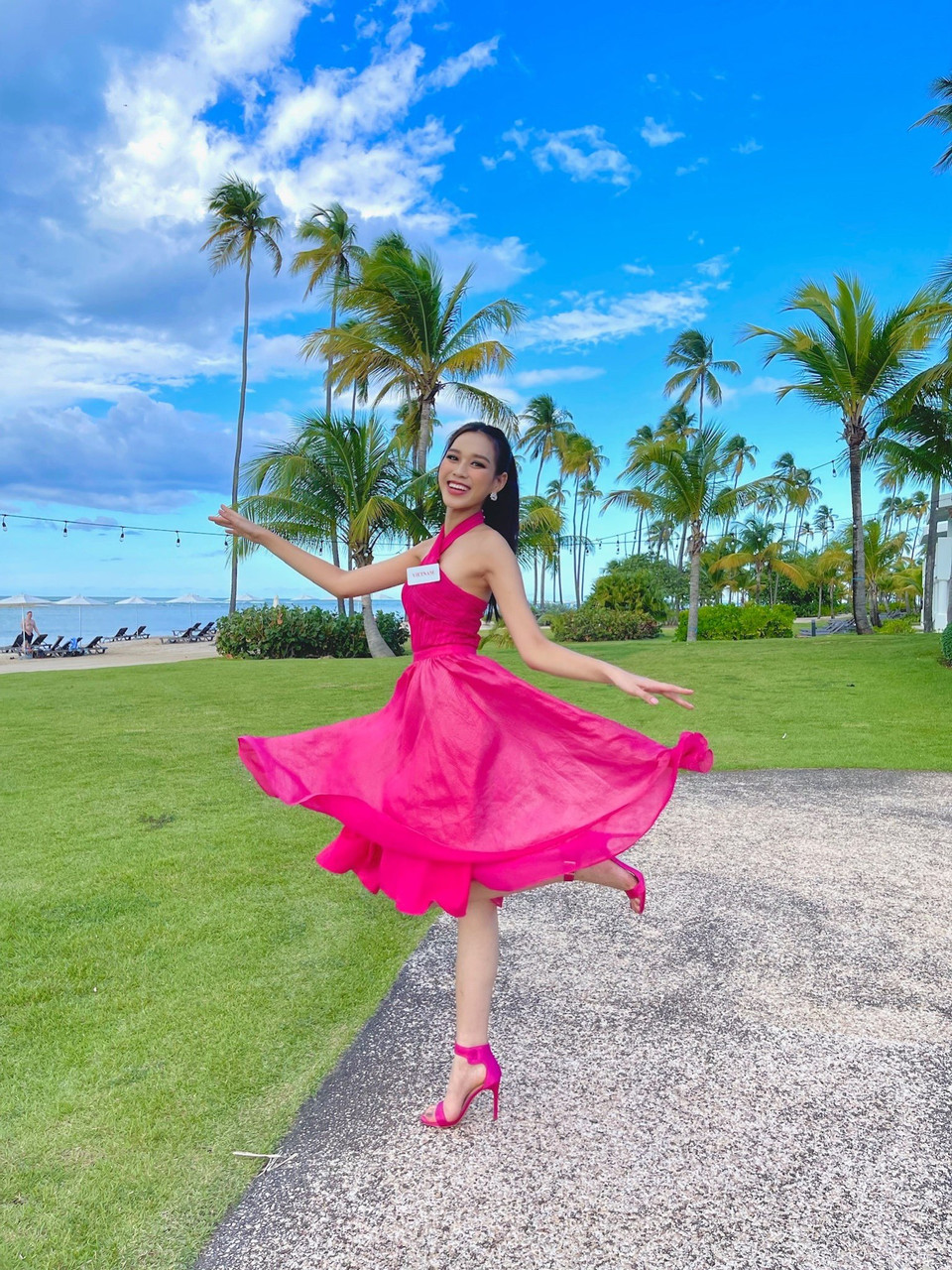 Trong thử thách quan trọng này, cô có dịp chia sẻ về đam mê của bản thân và Dự án Nhân ái mang đến Miss World 2021. Cùng tranh tài với Đỗ Thị Hà trong bảng đấu Head To Head Challenges là các đại diện đến từ Wales, Bosnia - Herzegovina, Brazil, Moldova và Bulgaria. (Ảnh: NVCC)