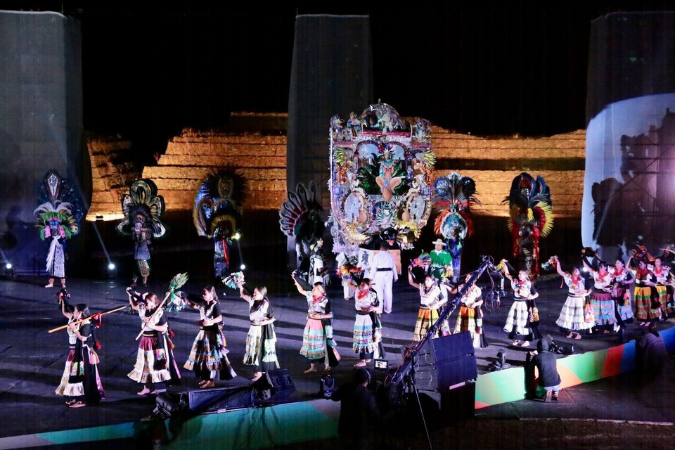 Tái hiện nghi lễ rước thần linh của người dân Michoacan. (Ảnh: TTXVN phát)