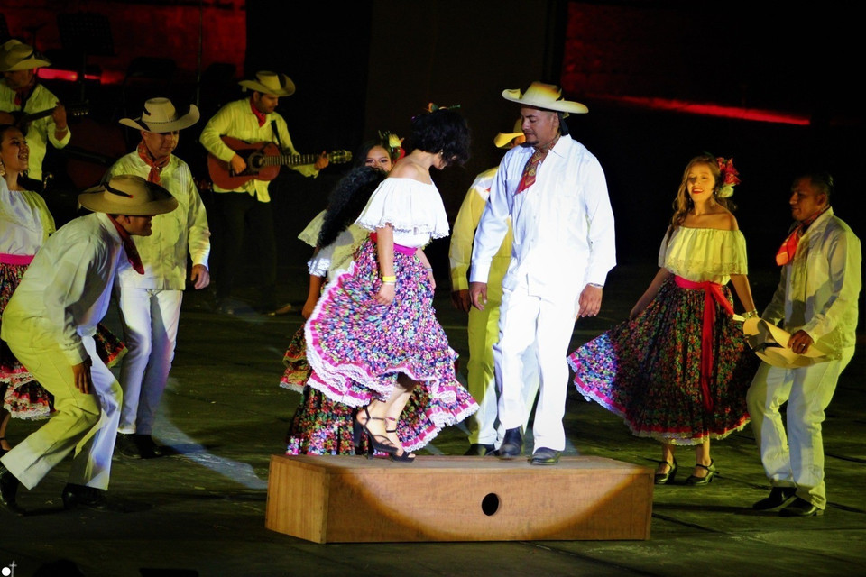 Tái hiện nghi lễ rước thần linh của người dân Michoacan. (Ảnh: TTXVN phát)