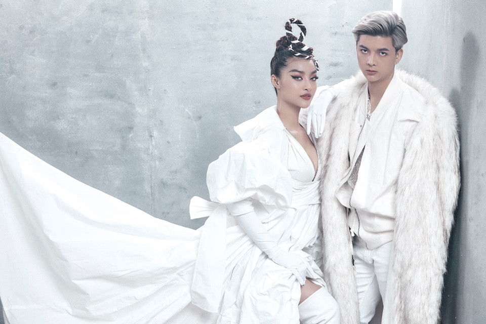 Có thể thấy, Kiều Loan và Kent Trần sẽ bám sát hình tượng ‘King-Queen’ xuyên suốt các vòng thi, qua đó khẳng định quyền năng của cả hai trong lĩnh vực âm nhạc. ‘Shine your crown’ cũng chính là thông điệp mà cả đội đặt ra, với ý nghĩa mỗi người một vương miện riêng cho bản thân, để cả hai cùng nỗ lực càng tỏa sáng. (Ảnh: CTV/Vietnam+)