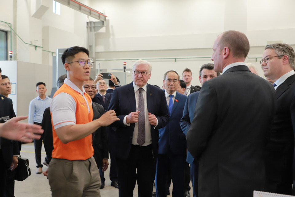 Tổng thống Cộng hòa Liên bang Đức Frank-Walter Steinmeier tới thăm Trường Đại học Việt-Đức. (Ảnh: TTXVN phát)