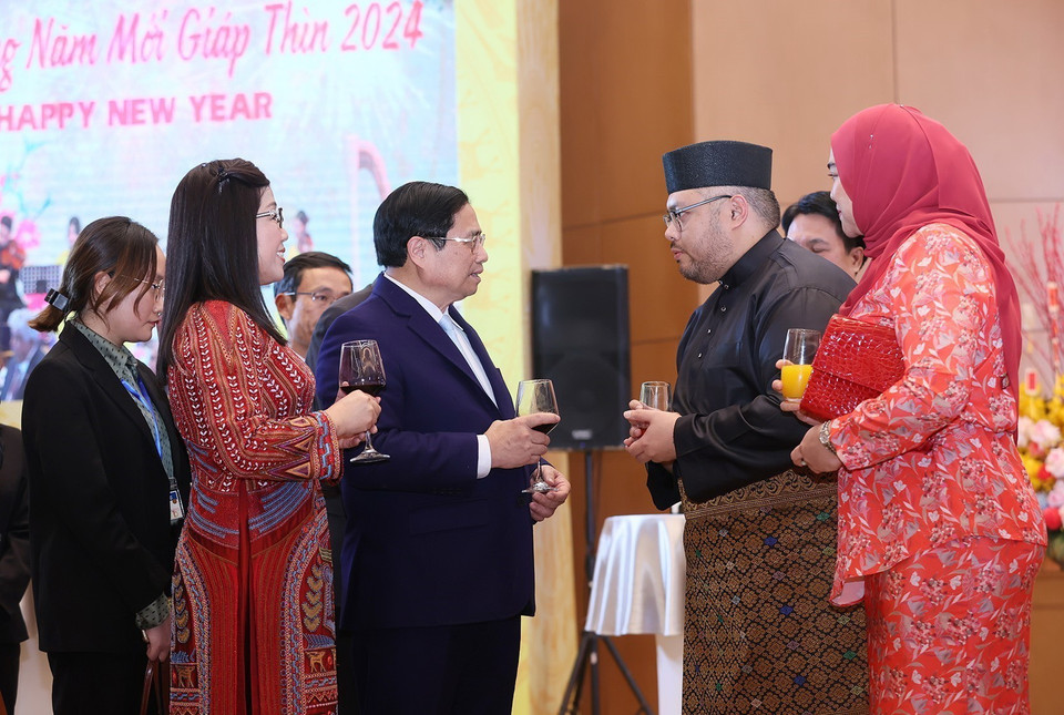 Thủ tướng Phạm Minh Chính và Phu nhân chiêu đãi Đoàn ngoại giao nhân dịp Tết cổ truyền Giáp Thìn 2024. (Ảnh: Dương Giang/TTXVN)