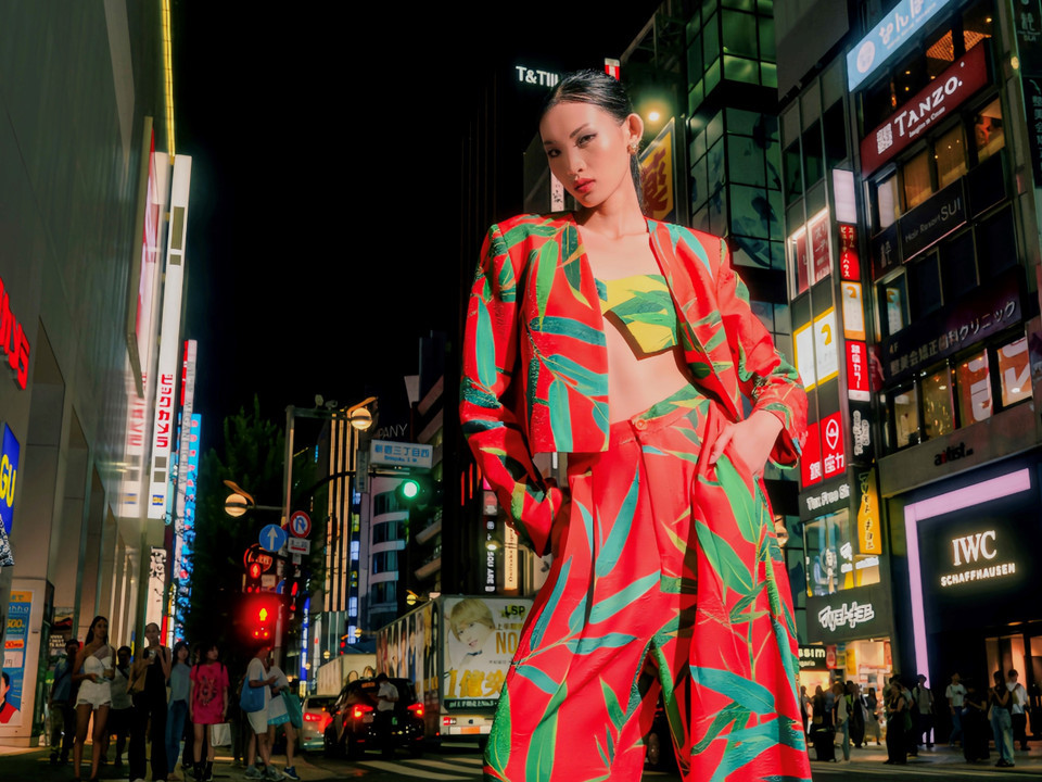 Huỳnh Tú Anh đã lựa chọn những bộ cánh cá tính và nổi bật trên đường phố Tokyo trong chuyến công tác đầu tiên sau khi trở thành Quán quân The Face Vietnam 2023. (Ảnh: PV/Vietnam+)
