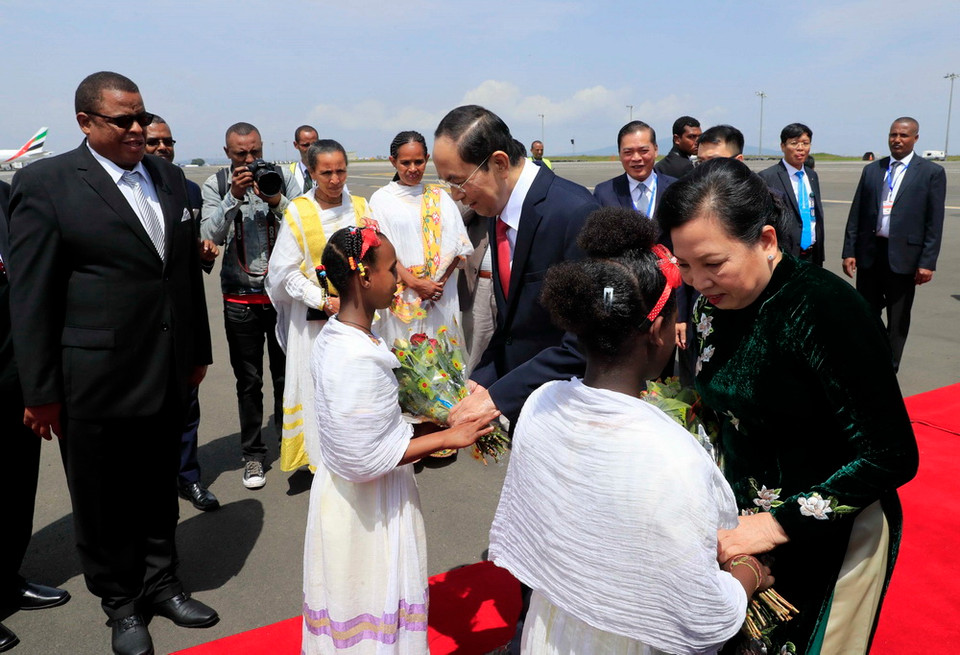 Lễ đón chính thức Chủ tịch nước Trần Đại Quang và Phu nhân tại sân bay Bole. (Ảnh: Nhan Sáng/TTXVN)