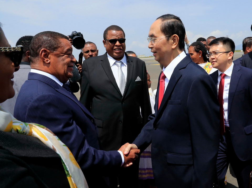  Lễ đón Chủ tịch nước Trần Đại Quang và Phu nhân tại sân bay quốc tế Bole. (Ảnh: Nhan Sáng/TTXVN)