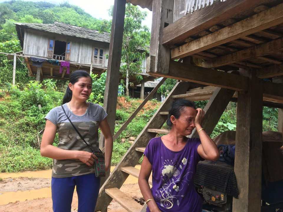 Người dân Sa Ná đau buồn sau cơn lũ dữ. (Ảnh: Trịnh Duy Hưng/TTXVN)