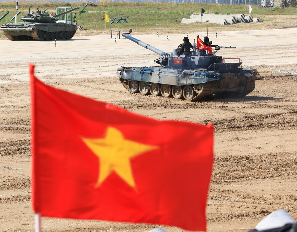 Kíp xe tăng số 1 xuất kích trong trận ra quân thi đấu tại Army Games 2022. (Ảnh: Trần Văn Hiếu/TTXVN)