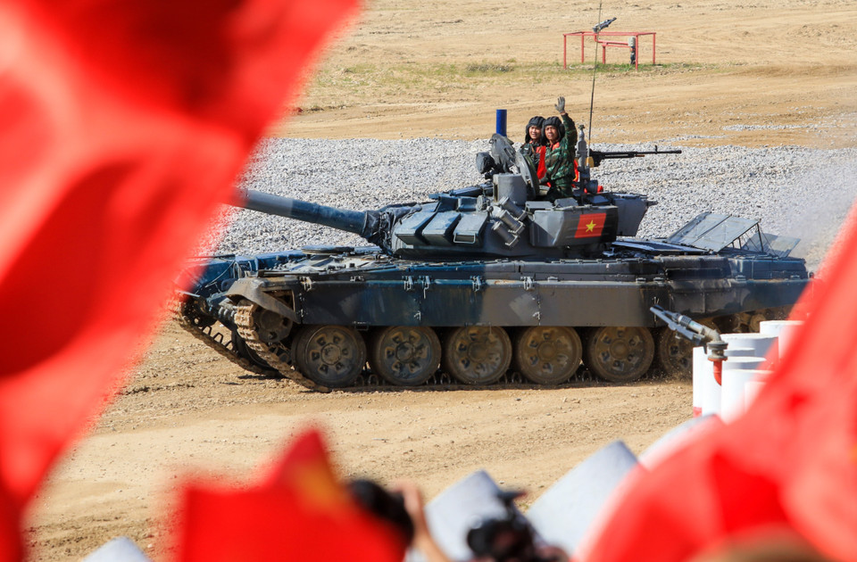 Kíp xe tăng số 1 hoàn thành bài thi với thời gian 34 phút 53 giây. (Ảnh: Trần Văn Hiếu/TTXVN)