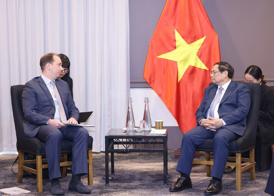 Thủ tướng Phạm Minh Chính tiếp ông Oliver Kleinhempel, Chủ tịch Tập đoàn EQ Resources. (Ảnh: Dương Giang/TTXVN)