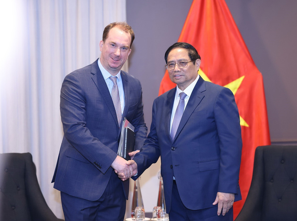 Thủ tướng Phạm Minh Chính tiếp ông Oliver Kleinhempel, Chủ tịch Tập đoàn EQ Resources. (Ảnh: Dương Giang/TTXVN)