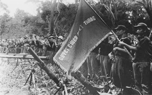 Chiến thắng Bầu Bàng-Dầu Tiếng (12-27/11/1965) đã củng cố niềm tin đánh thắng Mỹ mở ra phong trào 'Tìm Mỹ mà diệt, nắm thắt lưng Mỹ mà đánh' trong các lực lượng vũ trang giải phóng miền Nam. Ảnh: Tư liệu/TTXVN phát)