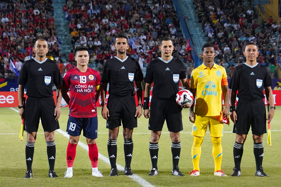 Tối 22/8, Câu lạc bộ Công an Hà Nội (áo đỏ) tiếp đón đối thủ Buriram United (Thái Lan) trong trận đấu thuộc khuôn khổ Vòng bảng Giải Giải Vô địch các câu lạc bộ Đông Nam Á (Shopee Cup) mùa giải 2024-2025. (Ảnh: Việt Anh/Vietnam+)