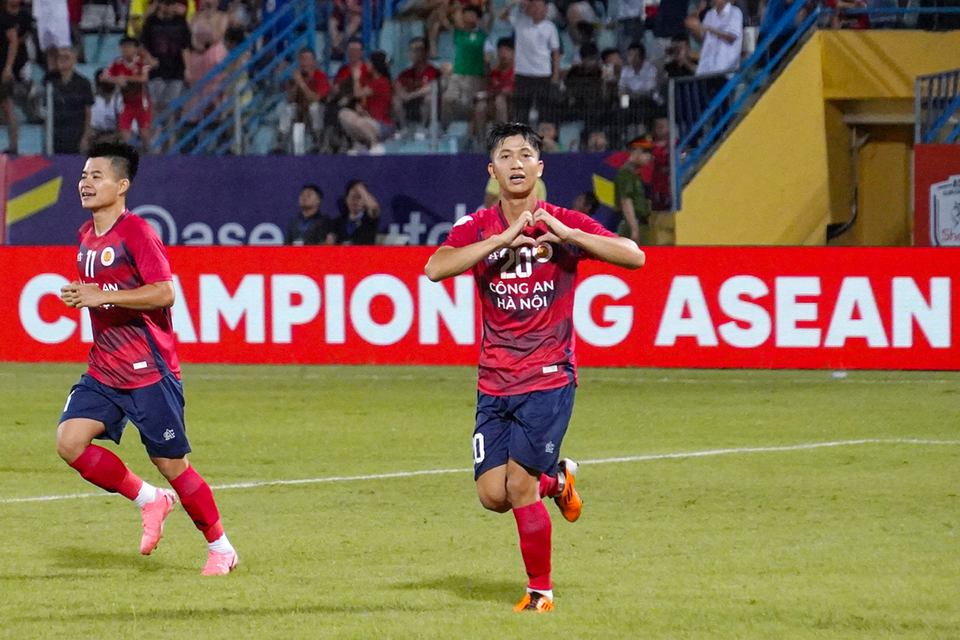 Niềm vui của tiền vệ sinh năm 1996 sau bàn thắng mở tỷ số. (Ảnh: Việt Anh/Vietnam+)