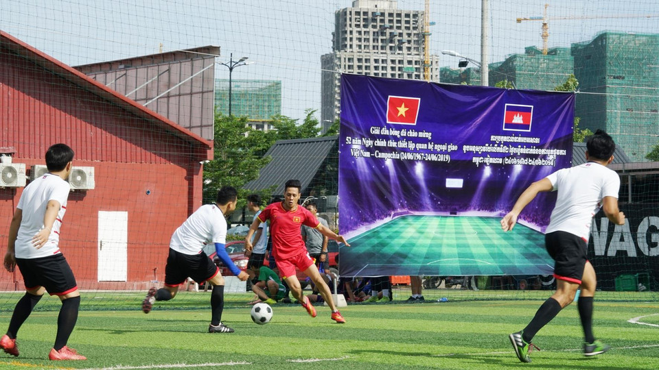 Giải đấu diễn ra với thể thức một trận duy nhất trong sự cổ vũ nồng nhiệt của các cổ động viên. Sau hai hiệp chính hòa 2-2 trong thế trận rượt đuổi tỷ số rất kịch tính và sôi nổi, đội bóng Bộ Ngoại giao và Hợp tác Quốc tế Vương quốc Campuchia đoạt chức vô địch với chiến thắng trong loạt đá luân lưu.