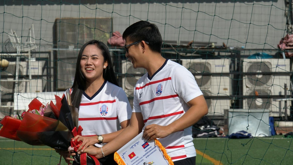 Cổ động viên đội Bộ Ngoại giao và Hợp tác Quốc tế Vương quốc Campuchia.