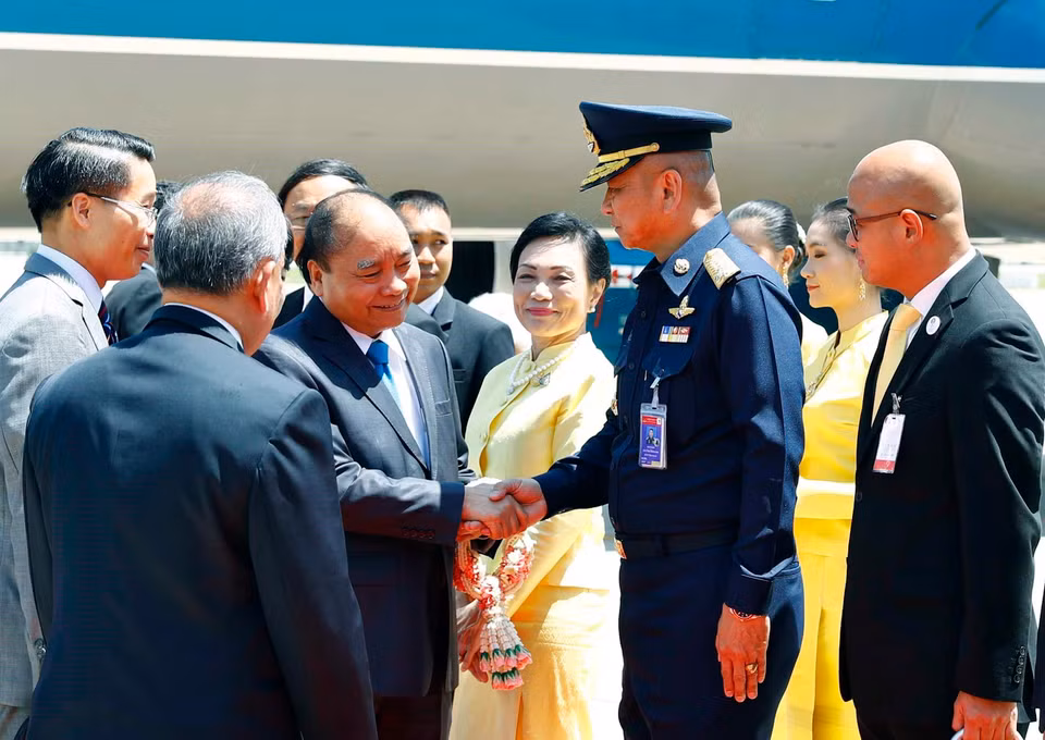 Lễ đón Thủ tướng Nguyễn Xuân Phúc và Phu nhân tại sân bay quốc tế Đôn Mường. (Ảnh: Thống Nhất/TTXVN)