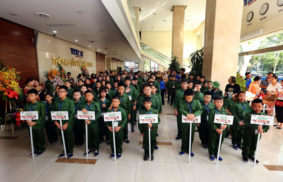 Các 'phóng viên chiến trường nhí' tại lễ khai giảng Học kỳ quân đội 2019. (Ảnh: Danh Lam/TTXVN) 