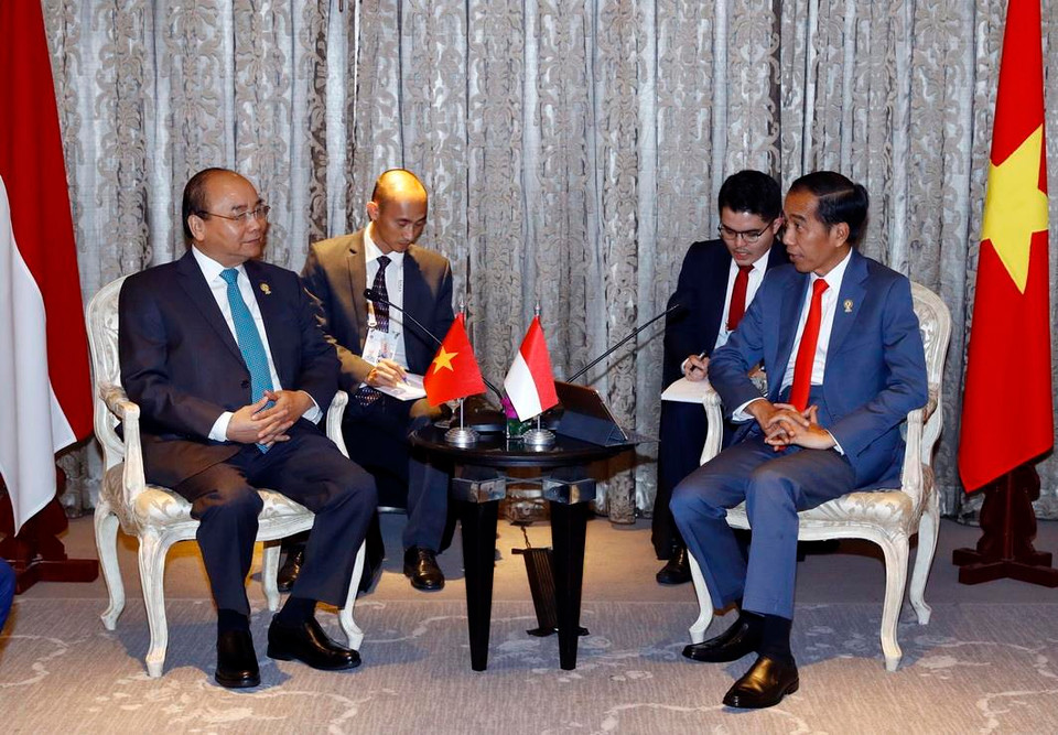 Thủ tướng Nguyễn Xuân Phúc hội kiến Tổng thống Indonesia Joko Widodo. (Ảnh: Thống Nhất/TTXVN)