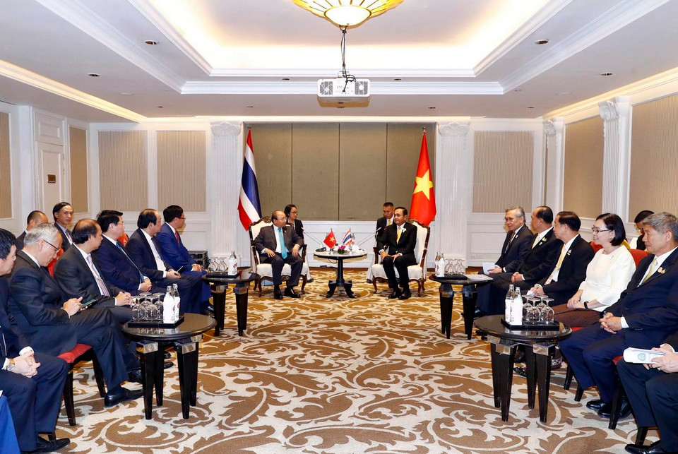 Thủ tướng Nguyễn Xuân Phúc hội kiến Thủ tướng Vương quốc Thái Lan Prayuth Chan-o-cha. (Ảnh: Thống Nhất/TTXVN)