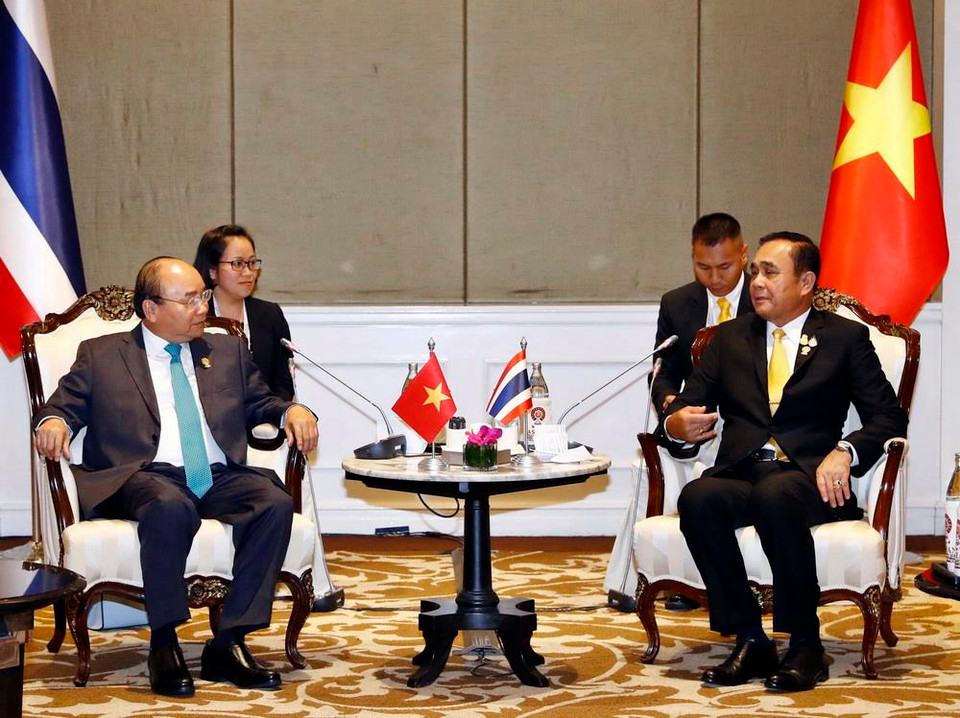Thủ tướng Nguyễn Xuân Phúc hội kiến Thủ tướng Vương quốc Thái Lan Prayuth Chan-o-cha. (Ảnh: Thống Nhất/TTXVN)