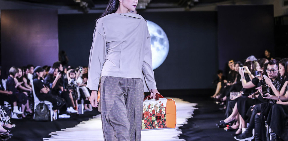 Cùng thương hiệu thời trang Devon London, Hilton Hanoi Opera đã mang tới một trải nghiệm độc đáo khi hòa hợp những giá trị ẩm thực truyền thống với những yếu tố hiện đại, pha chút nổi loạn ngay trên sàn diễn thời trang. (Ảnh: BTC)