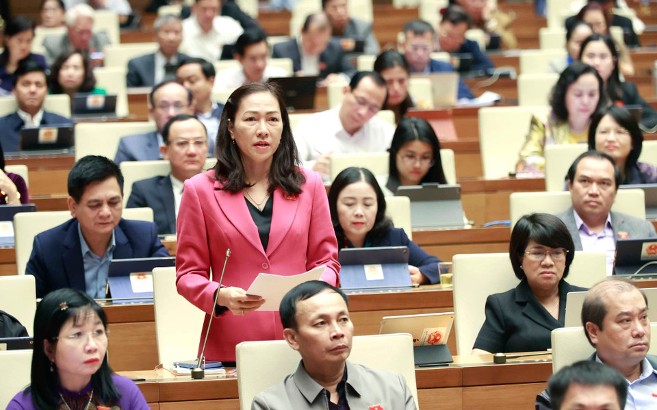 Đại biểu Quốc hội tỉnh Bến Tre Nguyễn Thị Yến Nhi phát biểu ý kiến. (Ảnh: Doãn Tấn/TTXVN)