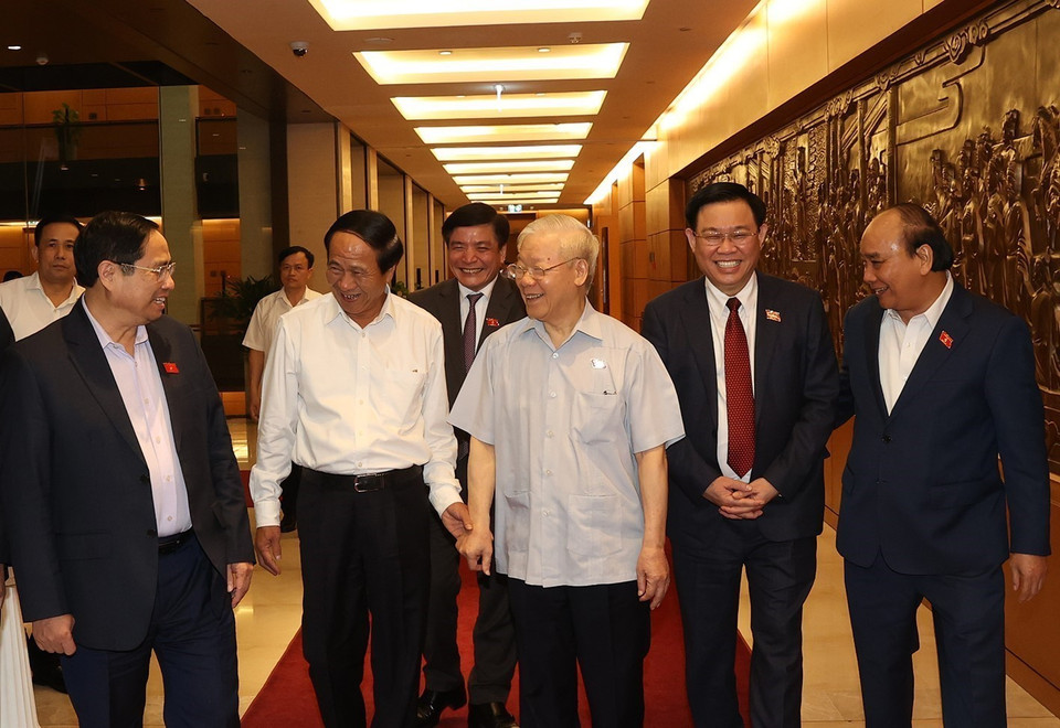 Tổng Bí thư Nguyễn Phú Trọng, Chủ tịch nước Nguyễn Xuân Phúc, Thủ tướng Chính phủ Phạm Minh Chính, Chủ tịch Quốc hội Vương Đình Huệ cùng các lãnh đạo Đảng, Nhà nước dự phiên họp. (Ảnh: Trí Dũng/TXVN)