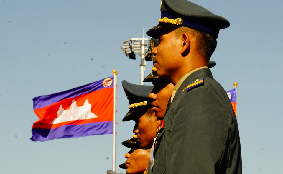 Hàng chục nghìn người dân cùng đại diện các quân binh chủng thuộc Quân đội Hoàng gia Campuchia đã tham dự buổi lễ. (Ảnh: Trần Ngọc Long/Vietnam+)