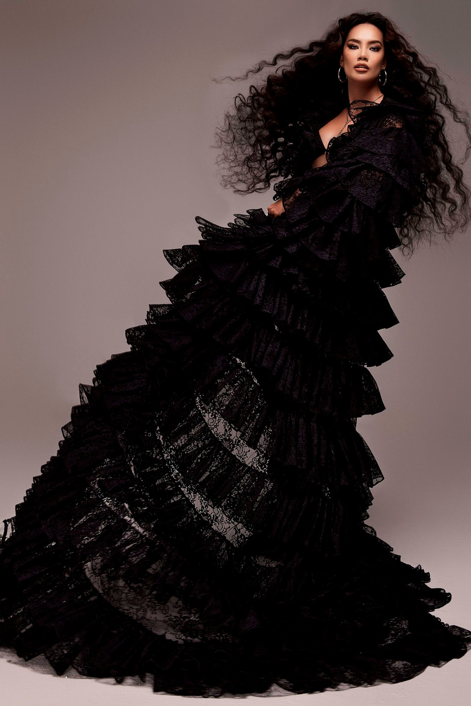 Sau khi đăng quang, Hoàng Phương vẫn dành nhiều thời gian tham gia nhiều dự án thiện nguyện cộng đồng. Bên cạnh đó, nàng hậu cũng chung tay vào các hoạt động hưởng ứng, nâng cao nhận thức về môi trường. Đối với cô, ngoài việc giữ vai trò là gương mặt đại diện sắc đẹp thì việc truyền tải các giá trị nhân văn đến cộng đồng quan trọng không kém. (Ảnh: CTV/Vietnam+)