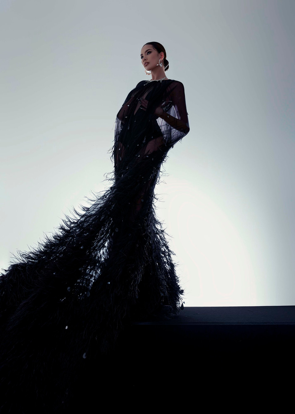 Trong suốt nhiệm kỳ, Hoàng Phương đã khẳng định bản thân xứng đáng với ngôi vị Hoa hậu và để lại nhiều ấn tượng trong lòng người hâm mộ sắc đẹp. (Ảnh: CTV/Vietnam+)