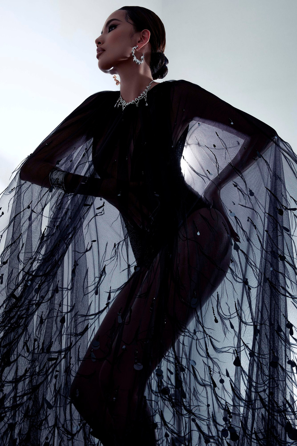 Trong bộ ảnh kỷ niệm 1 năm đăng quang, Lê Hoàng Phương đã xuất hiện với tạo hình ấn tượng, quyến rũ và high fashion. (Ảnh: CTV/Vietnam+)