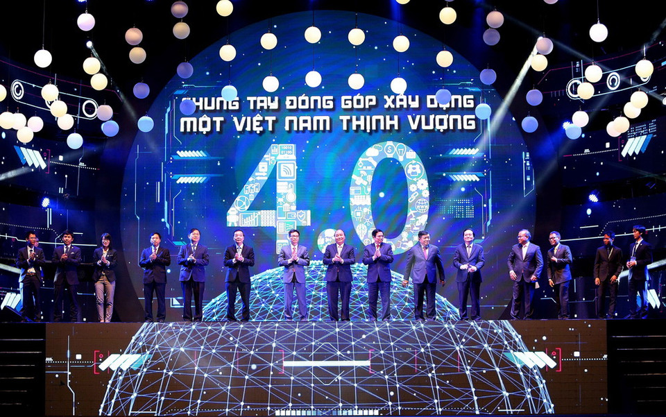 Thủ tướng Nguyễn Xuân Phúc và các đại biểu thực hiện nghi thức công bố kết nối Mạng lưới sáng tạo Việt Nam năm 2018. (Ảnh: Dương Giang/TTXVN)