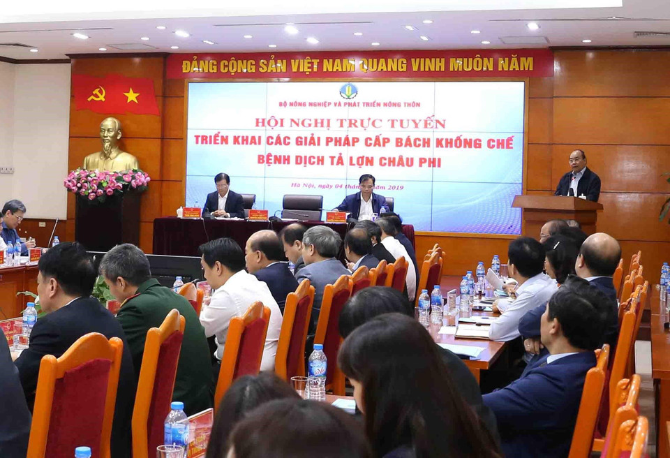 Thủ tướng Nguyễn Xuân Phúc phát biểu chỉ đạo tại Hội nghị. (Ảnh: Vũ Sinh/TTXVN)