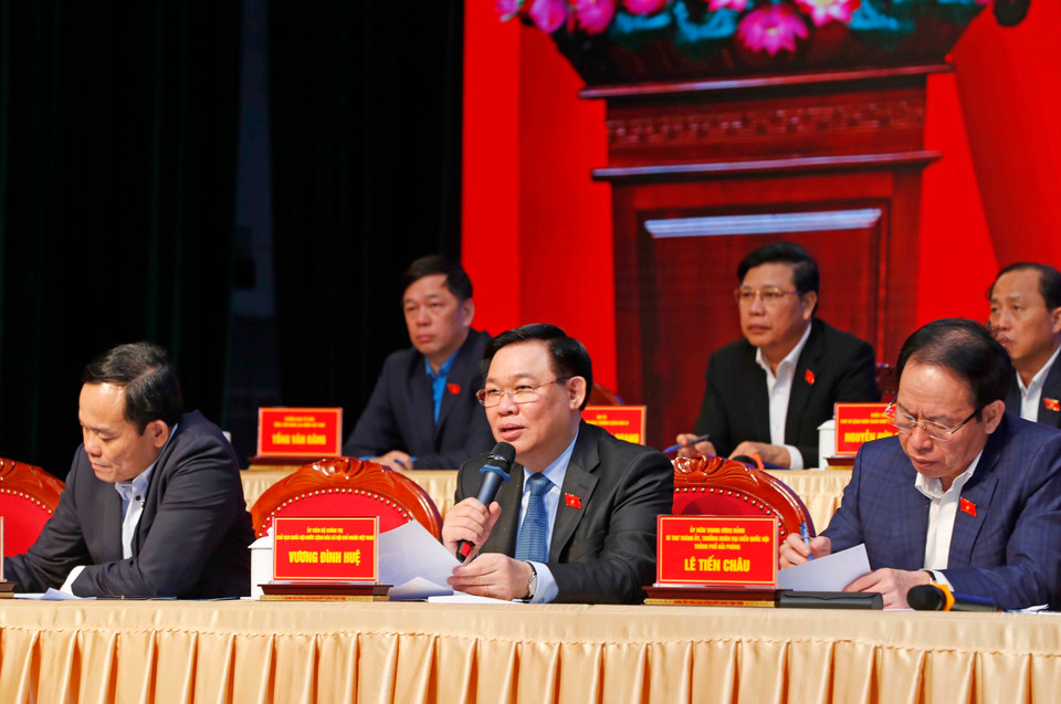 Chủ tịch Quốc hội Vương Đình Huệ trả lời ý kiến cử tri. (Ảnh: Nhan Sáng/TTXVN)