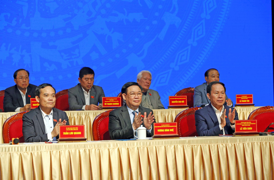 Chủ tịch Quốc hội Vương Đình Huệ tại buổi tiếp xúc cử tri. (Ảnh: Nhan Sáng/TTXVN)