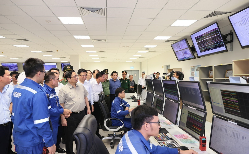 Thủ tướng Phạm Minh Chính kiểm tra công tác vận hành Nhà máy Lọc hóa dầu Nghi Sơn. (Ảnh: Dương Giang/TTXVN)