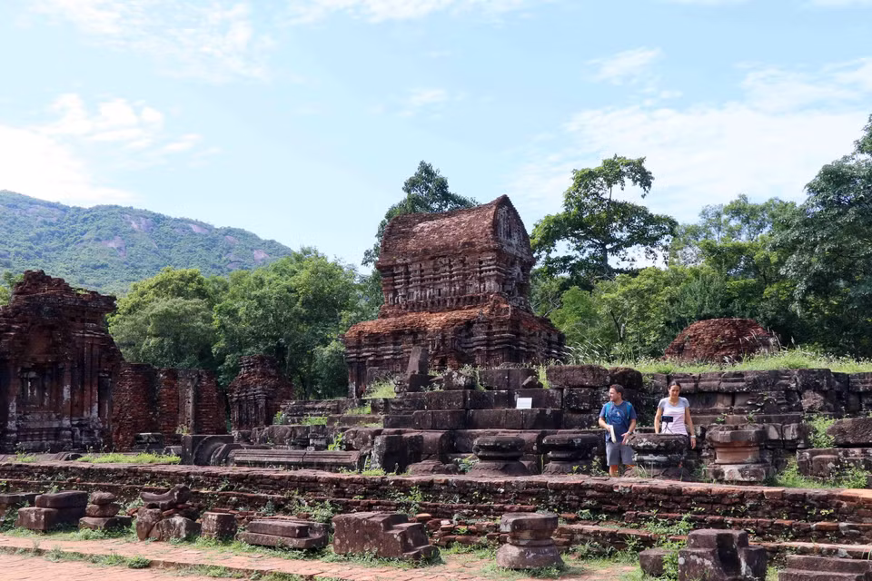 Vẻ đẹp trầm mặc của những ngôi tháp Chăm cổ kính. (Ảnh: Đỗ Trưởng/TTXVN)