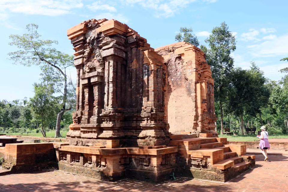 Quần thể di sản văn hóa thế giới Mỹ Sơn là quần thể di tích đền tháp Chăm Pa nằm ở xã Duy Phú, huyện Duy Xuyên, tỉnh Quảng Nam. Năm 2019 là tròn 20 năm, Khu đền tháp Mỹ Sơn được UNESCO công nhận là Di sản văn hóa thế giới. (Ảnh: Đỗ Trưởng/TTXVN)
