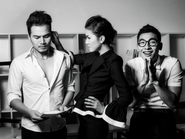 Hà Thu "vào vai" cô giáo nghiêm khắc. (Nguồn ảnh: Vietnam's Next Top Model)