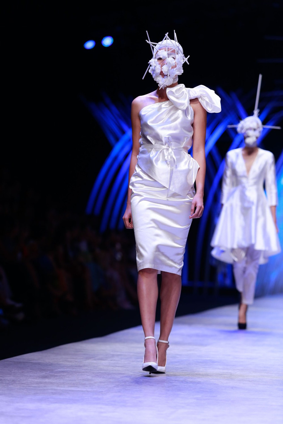 ... đúng như tôn chỉ của anh khi phác thảo 'The Limit: embrace the power of being a woman.' (Ảnh: BTC)